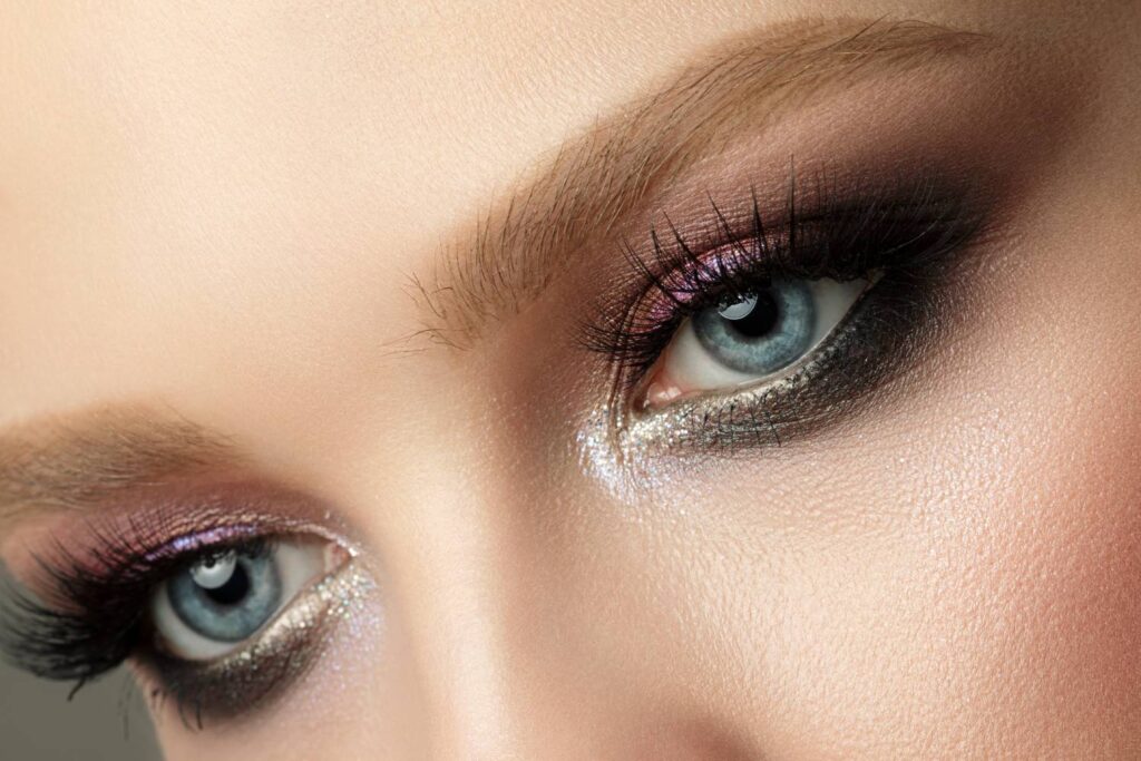 maquillaje de ojos azules