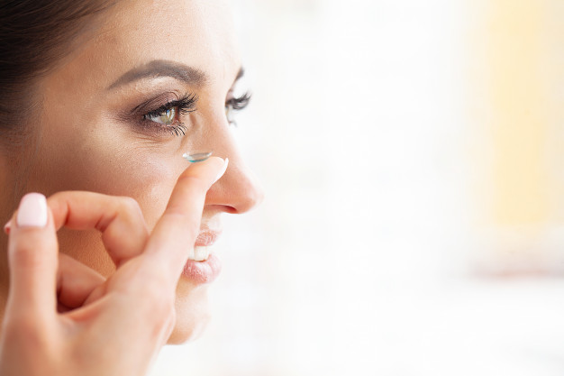 ¿Cómo elegir el mejor líquido de lentillas?