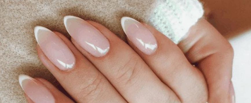 Uñas ‘Fombré’: la manicura minimalista que revoluciona la belleza para mayores de 40 10 Moncloa Paso a paso para crear la manicura 'Fombré'