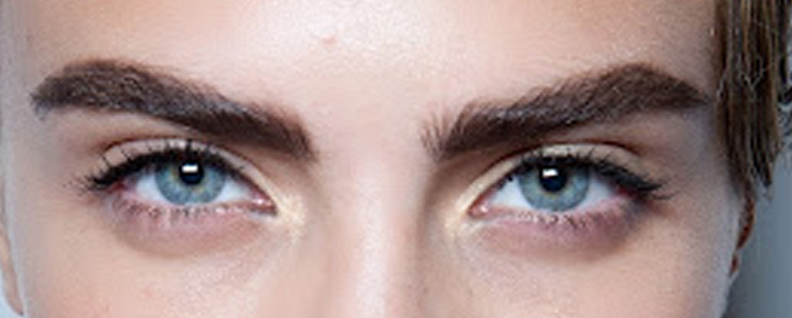 ¿Cómo maquillarse las cejas de manera sencilla y rápida? paso a paso