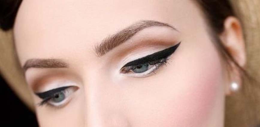 Ojos delineados con eyeliner