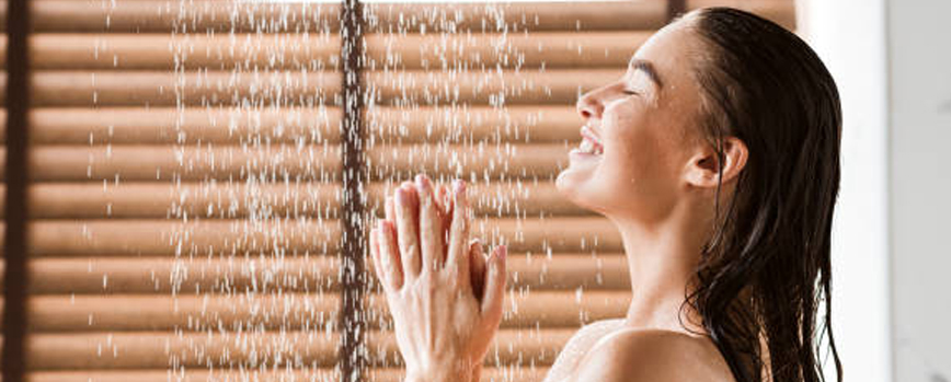 Dúchate con agua tibia o fría