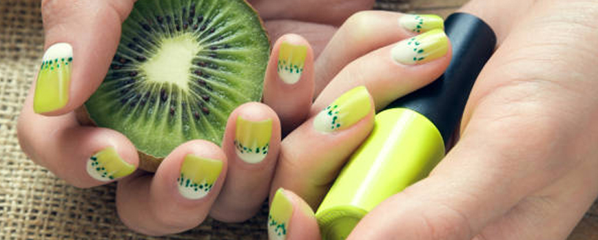 Uñas para verano con motivos frutales