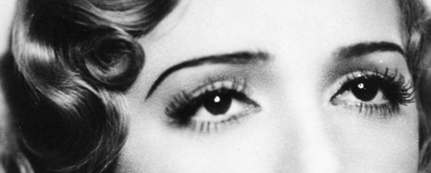 Cejas definidas y delgadas