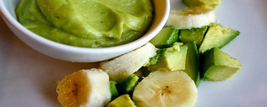 Mascarilla de plátano y aguacate para los talones agrietados