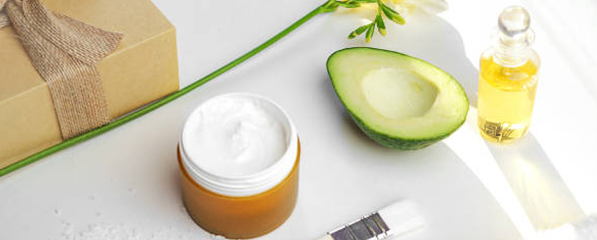 Mascarilla facial con aceite de coco para la piel seca