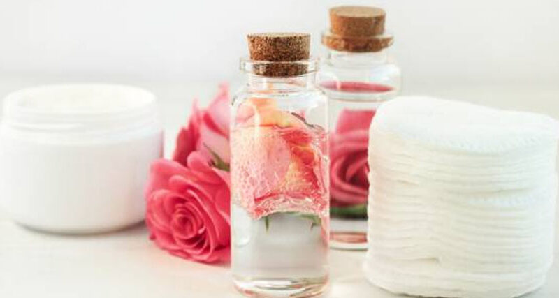 Agua de rosas ¿Cómo utilizarla? ¡10 mejores usos! ✓