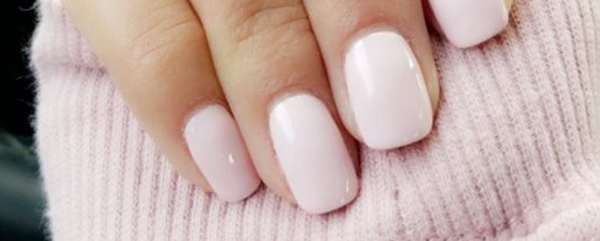 Uñas rosas: cómo combinarlas