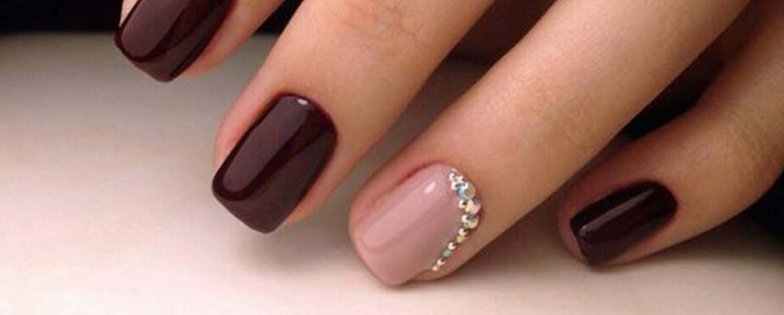 Ideas para lucir las uñas granates