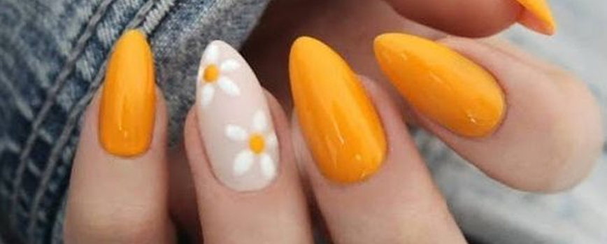 Otras manicuras en amarillo