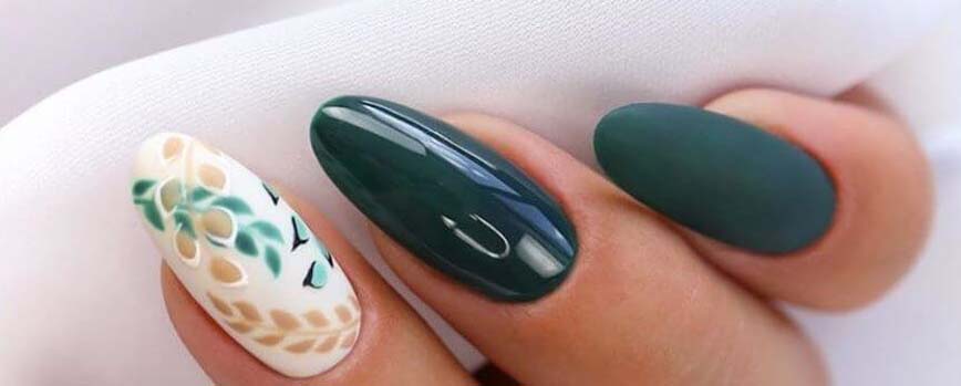 Uñas verdes decoradas