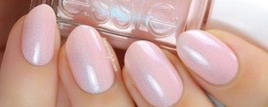 Manicura en rosa perla