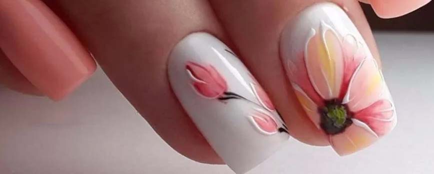 Uñas acrílicas de color coral
