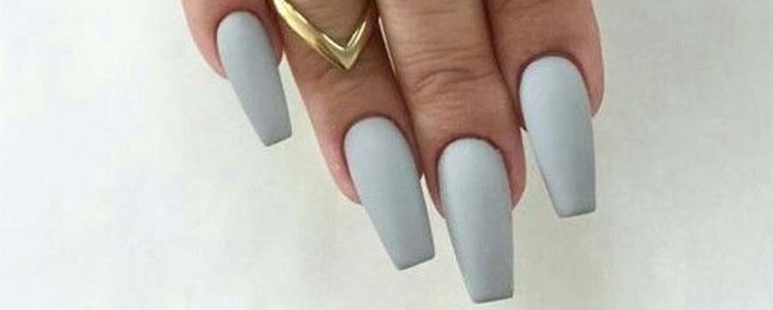 Uñas gris mate