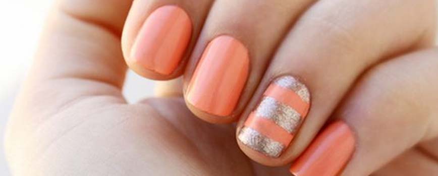 Uñas naranjas decoradas