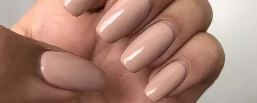 ¿Por qué las uñas color beige son un comodín?