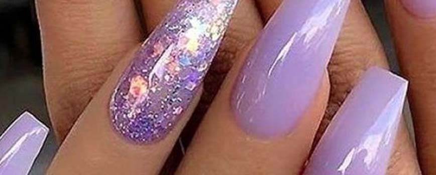 Uñas lilas glitter
