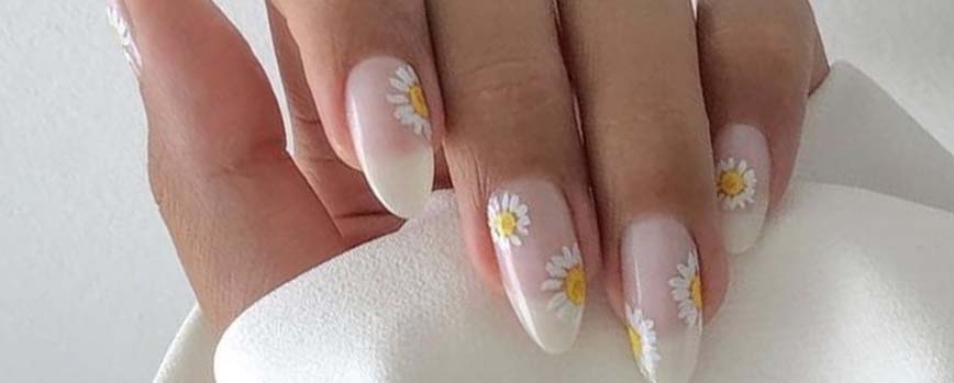 La manicura clásica con margaritas