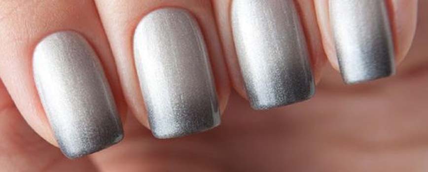 Uñas acrílicas grises