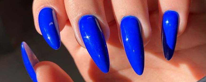 Uñas azul eléctrico lisas