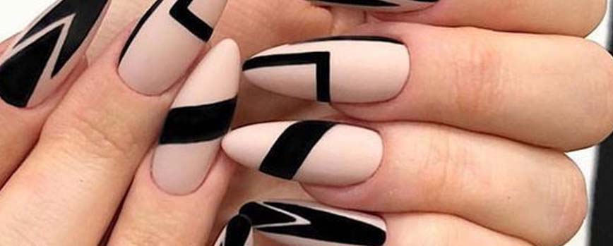 Manicura en negro y beige