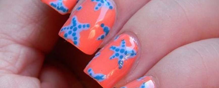 Coral y azul cobalto