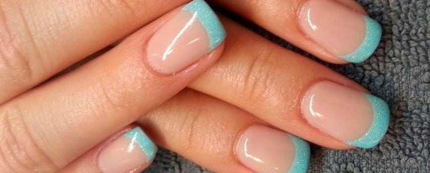 Uñas acrílicas francesas azules  Uñas de gel elegantes Manicura para uñas  cortas Manicura de uñas