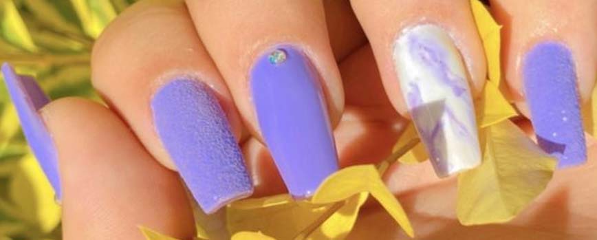 Uñas de gel lilas