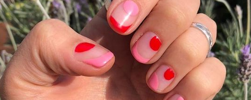 Uñas rojas y rosas