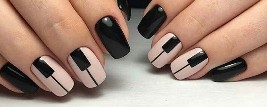 Uñas beige y negro