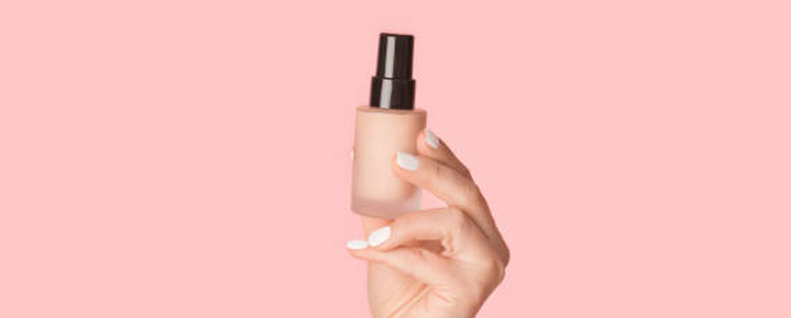Base de maquillaje natural y con acabado glow