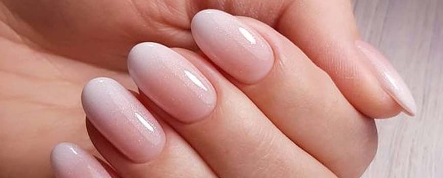 Uñas nude difuminadas