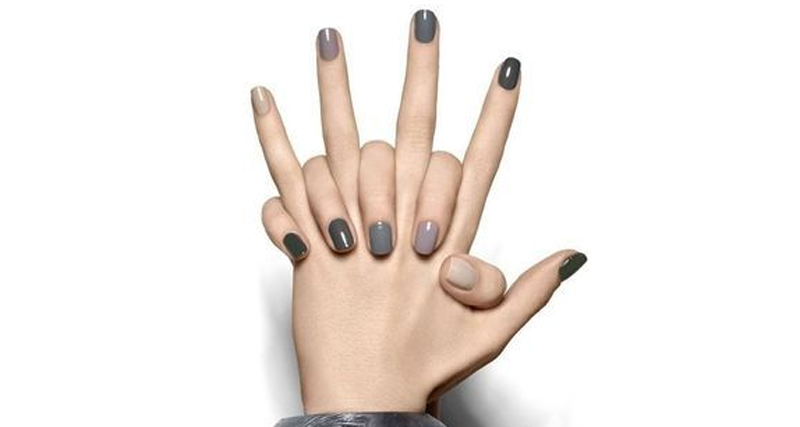 Uñas grises. Manicura elegante con un color poco habitual. 10 ideas ? ✓ |  Blog Druni