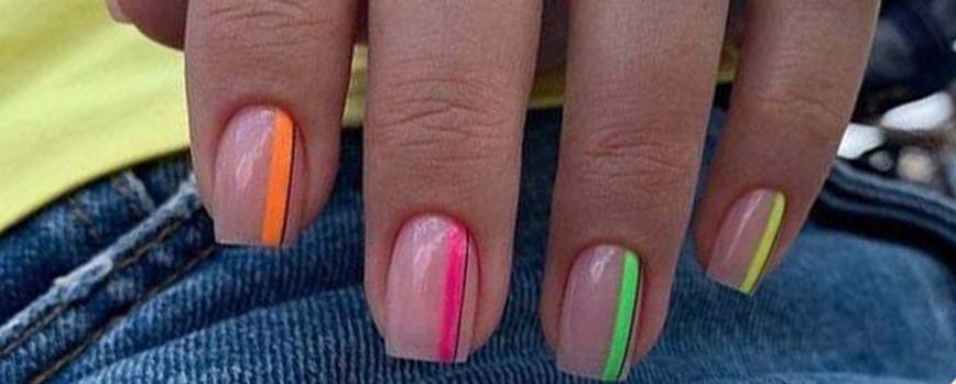 Uñas con rayas verticales