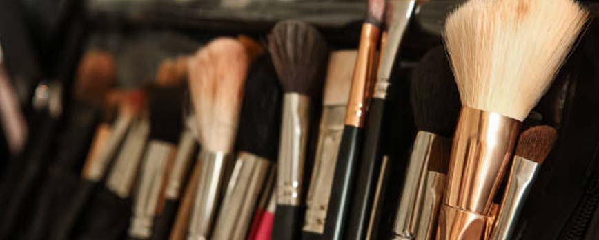 ¿Para qué sirve cada brocha de maquillaje y cómo usarlas?
