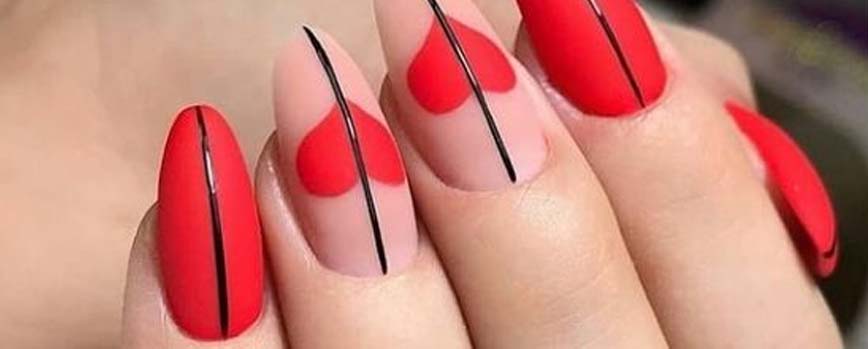 Uñas con rayas en relieve