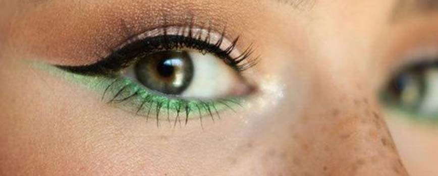 lápiz de ojos en color verde