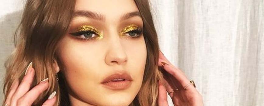 Sombras glitter en dorado o plateado