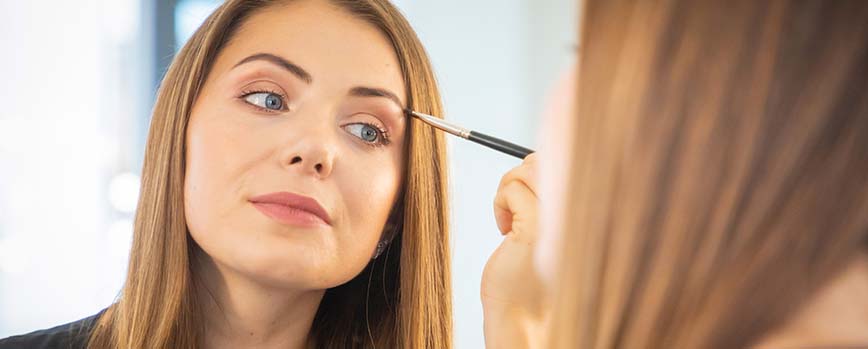 Maquillaje natural para boda de día cejas