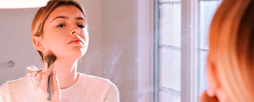 Maquillaje para pieles con marcas de acné