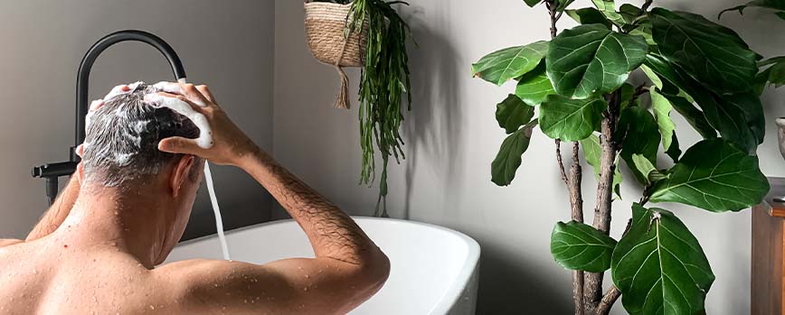 Cada cuánto tienen que lavarse el pelo los hombres