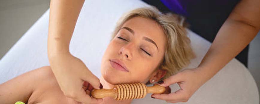 ¿Y la maderoterapia facial?