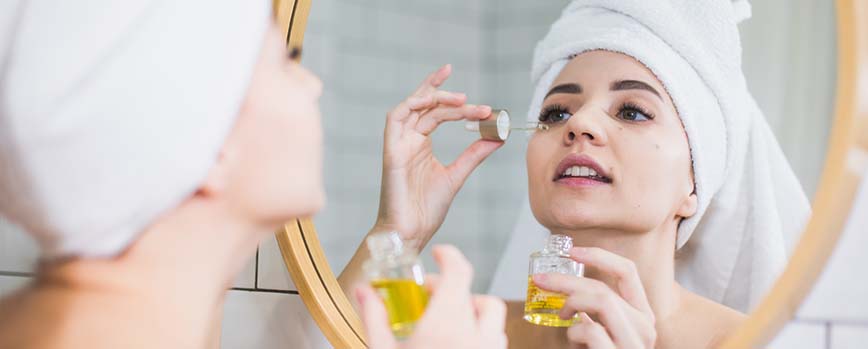 Aplica aceite de bebé para quitar las extensiones de pestañas