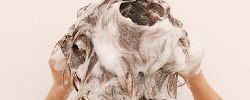 Cómo eliminar la caspa del pelo