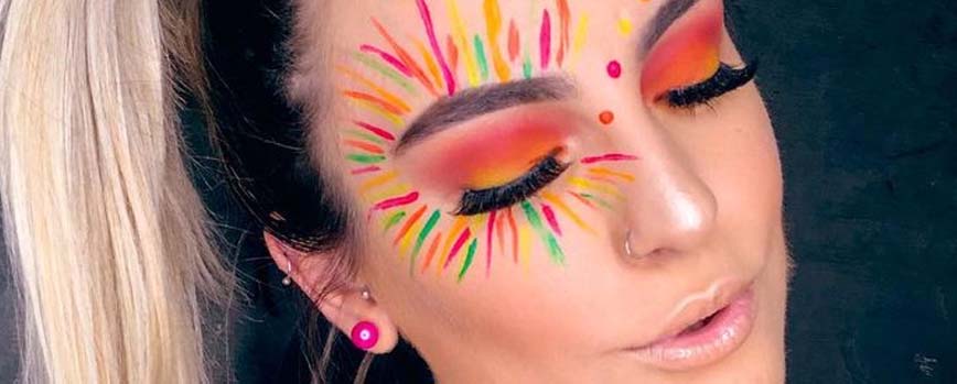 Maquillaje flúor en la cara