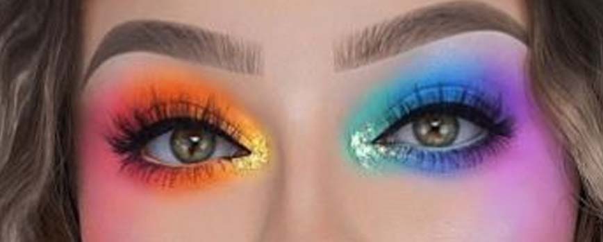 Maquillaje arcoíris asimétrico