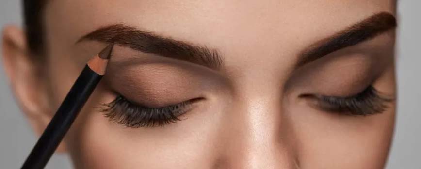Maquillar las cejas
