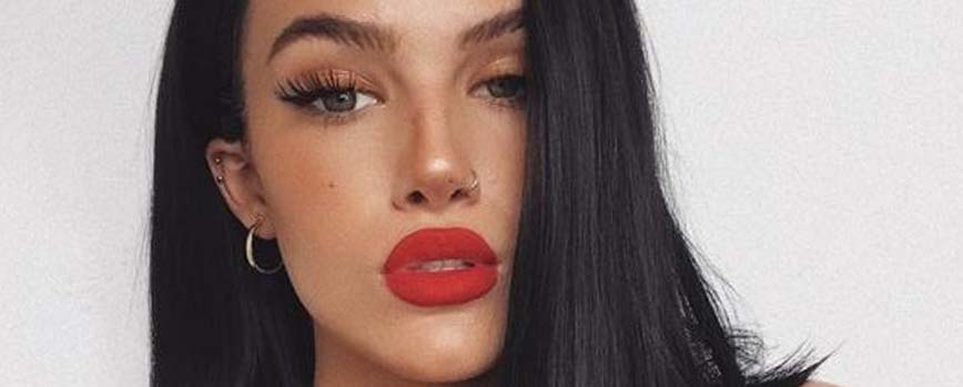 Cómo maquillar los labios finos en rojo