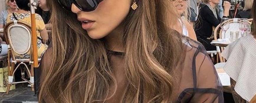 Mechas balayage rubias en pelo castaño