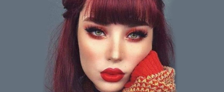 Rojo cereza con flequillo y frizz